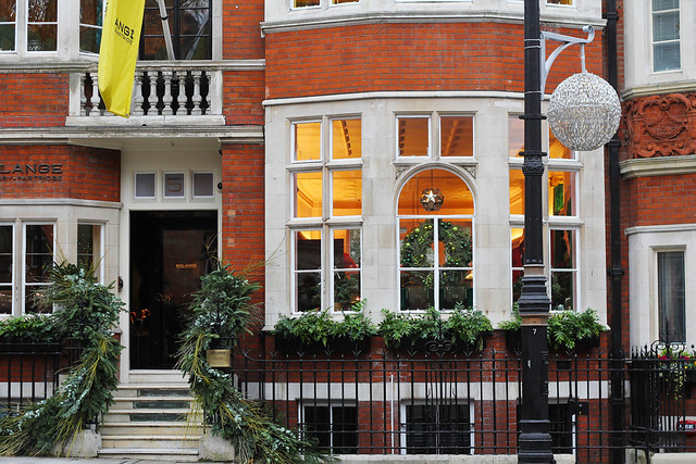 MountSt-Xmasdecor
