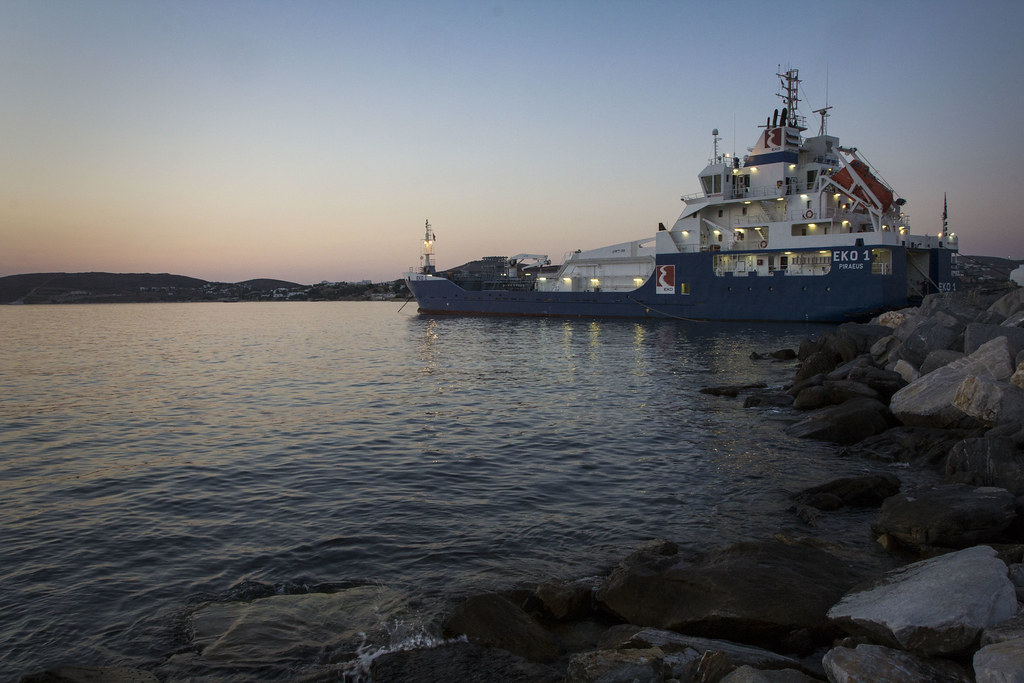 Paros-sunset-ship