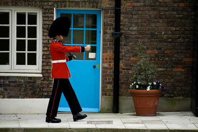 london - tower soldier