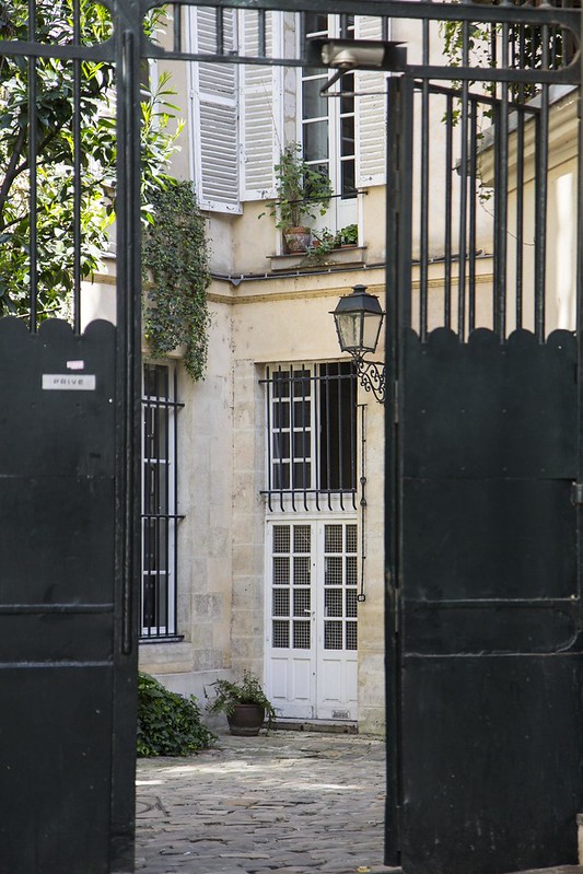 leftbank-quaint-corner